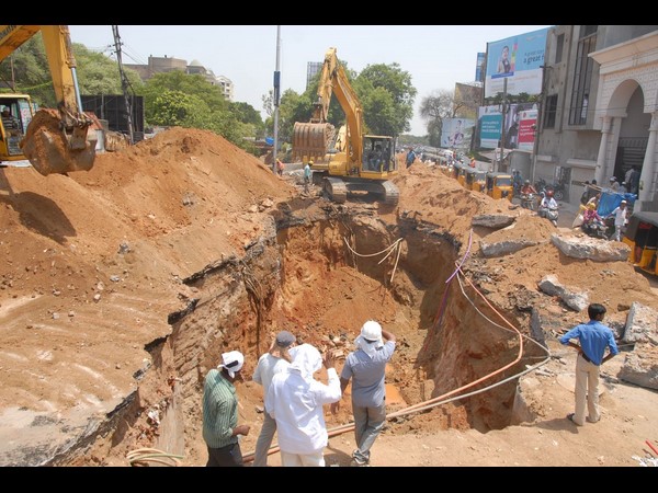 పనులు వేగవంతం.. పనులు వేగవంతం..