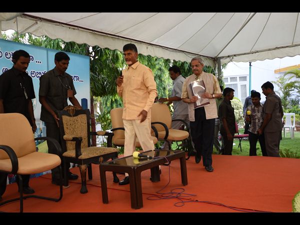 రాజధాని పనులు అప్పుడే కాదు, మోడీకి ఆహ్వానం