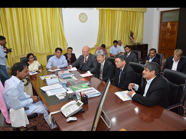  భారీ పరిశ్రమలు: హిటాచీ ప్రతినిధులతో కేసీఆర్