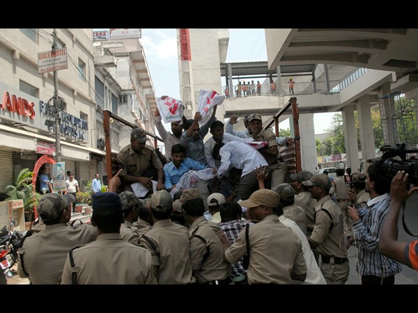 హోటల్ పైన దాడి