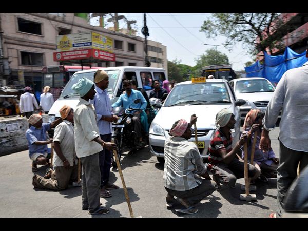 ఇరువర్గాల మధ్య వాగ్వివాదం