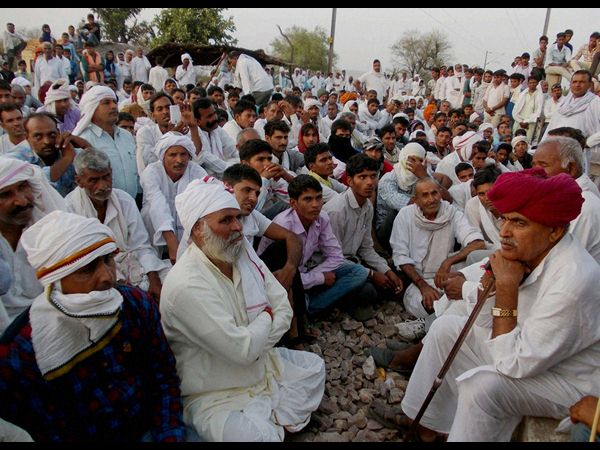 గుజ్జర్ల ఆందోళన: రైల్వేస్‌కు రోజూ రూ. 15 కోట్లు నష్టం