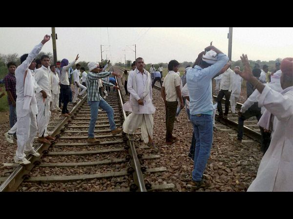  గుజ్జర్ల ఆందోళన: రైల్వేస్‌కు రోజూ రూ. 15 కోట్లు నష్టం