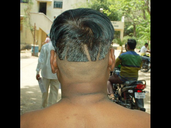  భార్య పింఛను కోసం భర్త అర్ధ నగ్న ప్రదర్శన