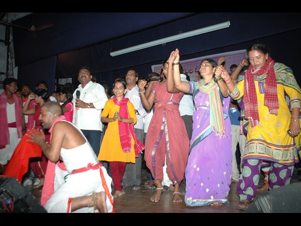 కళాకారుల నిరసన