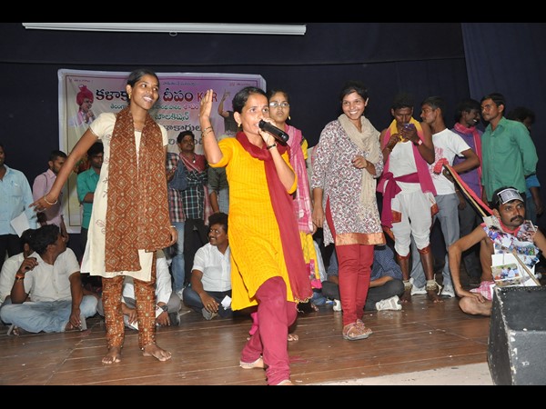 కళాకారుల నిరసన