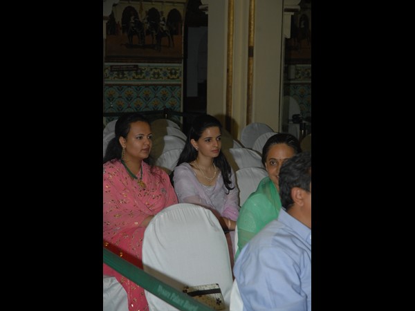 కాబోయే భార్యా, కుటుంబ సభ్యులు