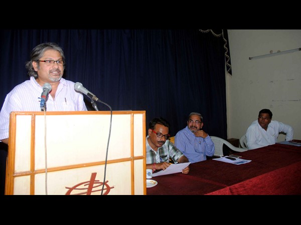  'రాబోయే రోజులు ఆన్‌లైన్ మీడియావే' 