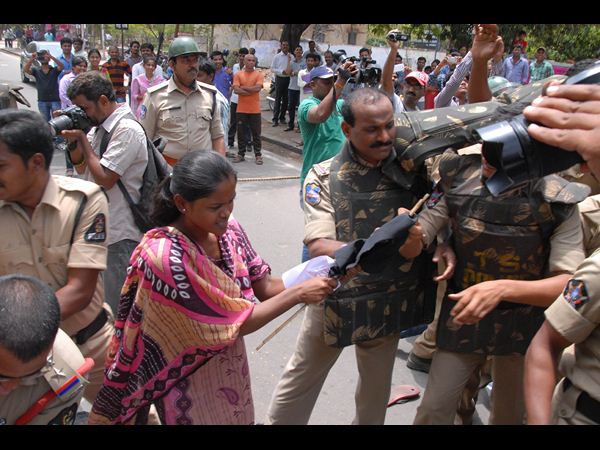 ఓయులో నిరసన