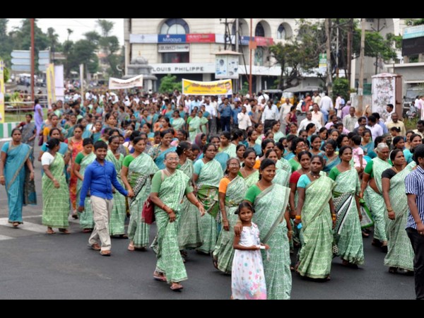  త్వరలోనే హైదరాబాద్ నుంచి అమరావతికి రాజధాని