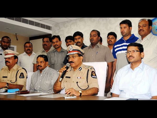 Six held in jewellery robbery case in Hyderabad