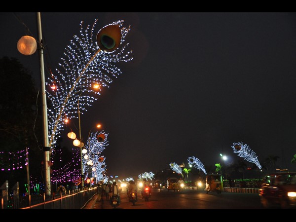 విద్యుత్ కాంతులు