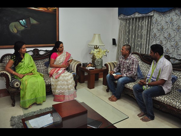  పేద క్రీడాకారుడికి కల్వకుంట్ల కవిత ఆర్ధిక సాయం