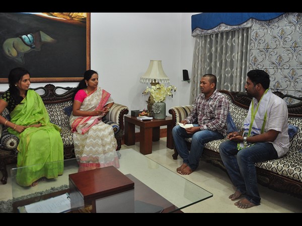 పేద క్రీడాకారుడికి కల్వకుంట్ల కవిత ఆర్ధిక సాయం