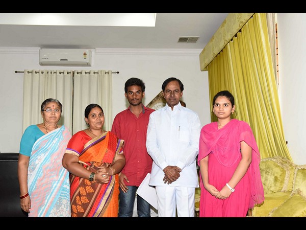 ప్రియాంకకు సాయం