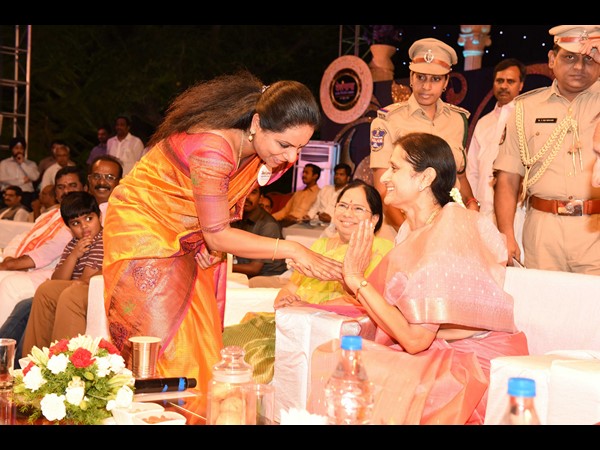 గవర్నర్ సతీమణితో కవిత