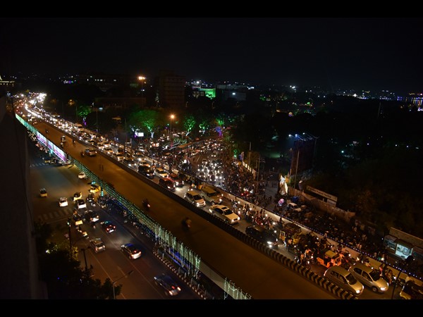 విద్యుత్ కాంతుల్లో ట్యాంక్‌బండ్