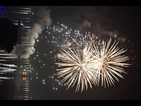 విద్యుత్ కాంతులు