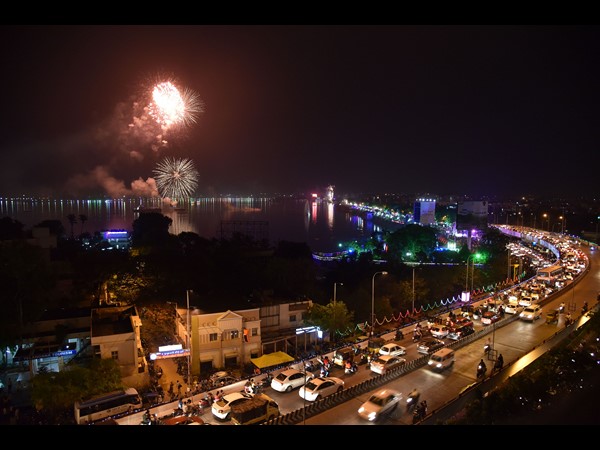 విద్యుత్ వెలుగులు