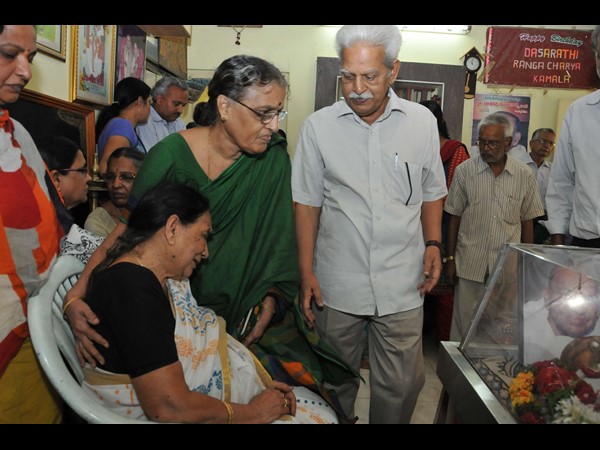 వరవరరావు నివాళి