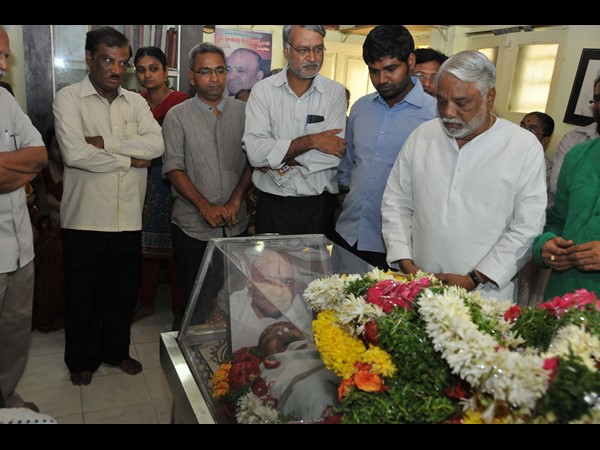 ఎంపి కేశవరావు నివాళి