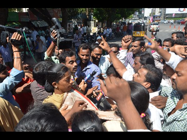 టీఆర్ఎస్ కార్యకర్తలు కూడా..