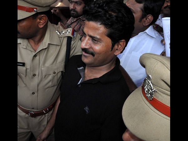 న్యాయమూర్తికి ఫిర్యాదు