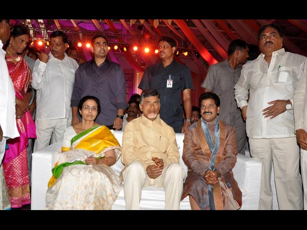  వైభవంగా రేవంత్ రెడ్డి కుమార్తె నైమిశ నిశ్చితార్ధం 