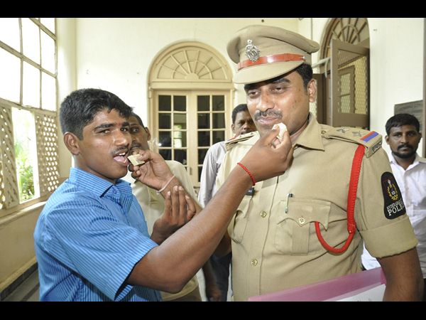  12 ఏళ్ల తర్వాత తల్లిదండ్రుల చెంతకు