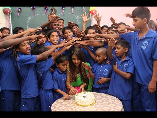 పిల్లల ఆశీస్సులు..
