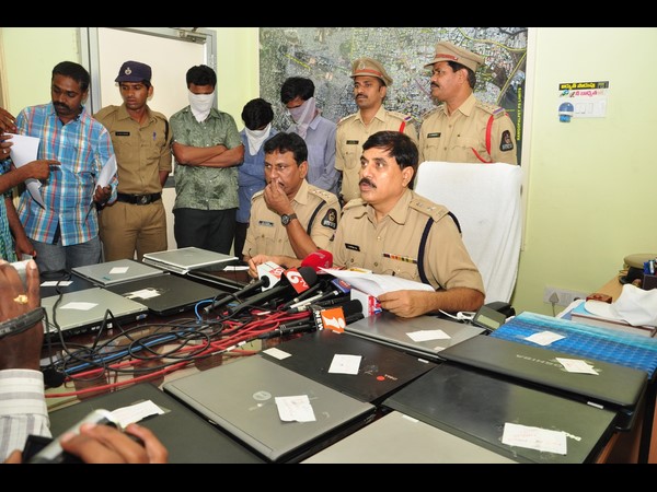  Laptop theives arrested in Hyderabad