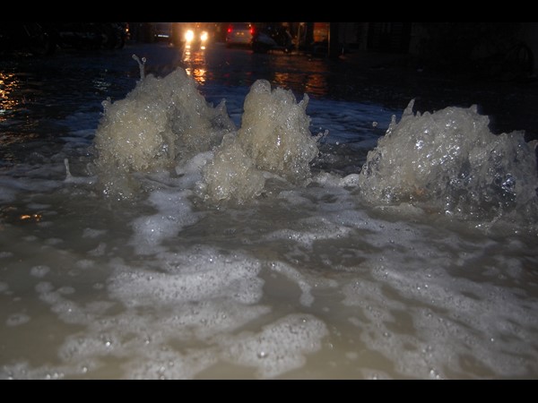 వరదనీరు