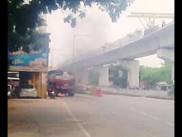 ఆయిల్ ట్యాంకర్‌లో మంటలు