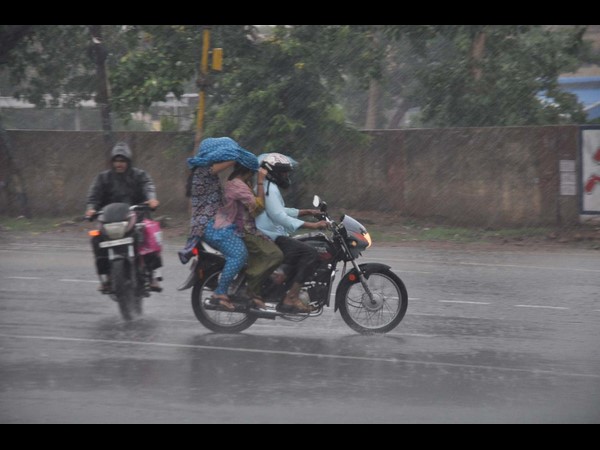 తడిసిముద్దయిన విశాఖ