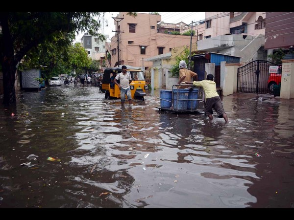 తడిసిముద్దయిన విశాఖ