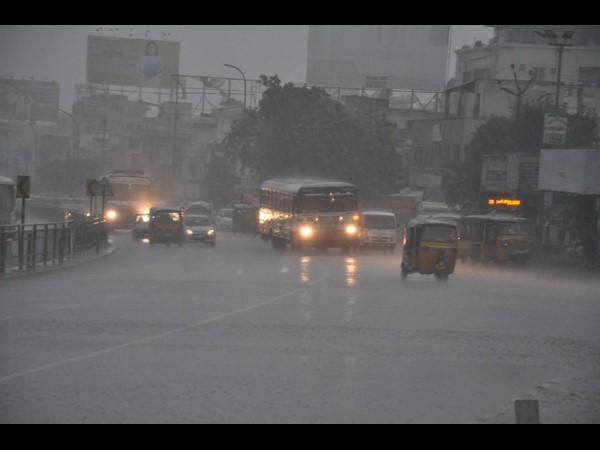 తడిసిముద్దయిన విశాఖ