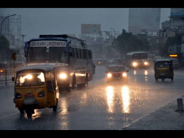 తడిసిముద్దయిన విశాఖ