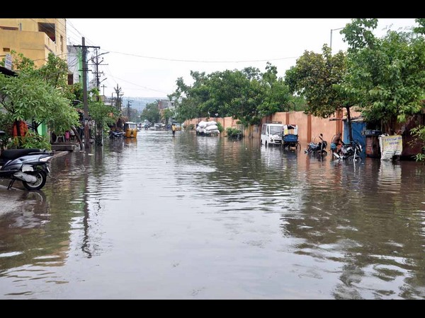 తడిసిముద్దయిన విశాఖ