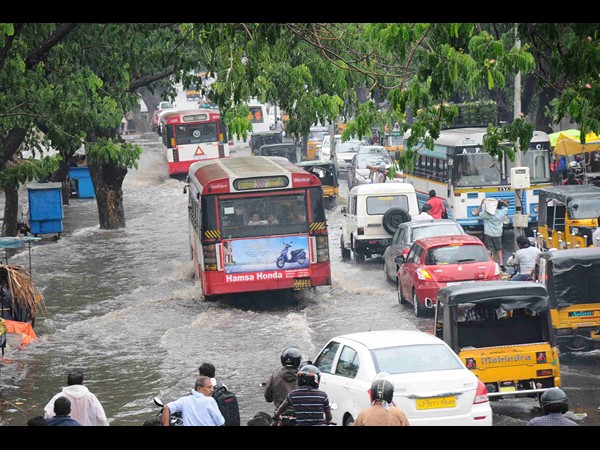 తడిసిముద్దయిన విశాఖ