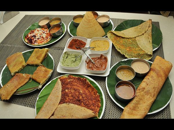 నటి శ్రీరెడ్డి చేతుల మీదగా దోసె ఫెస్టివల్ 
