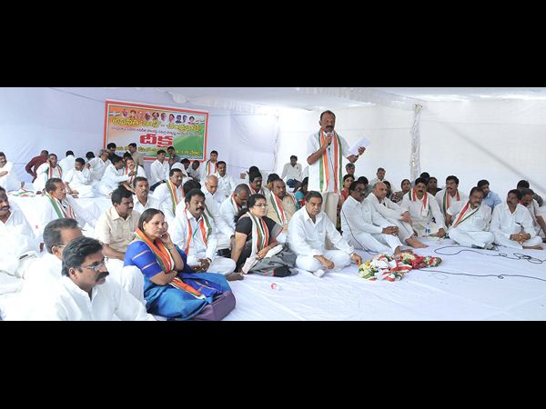 చంద్రబాబుపై విమర్శలు, రాహుల్ పర్యటనపై రూట్ మ్యాప్ 