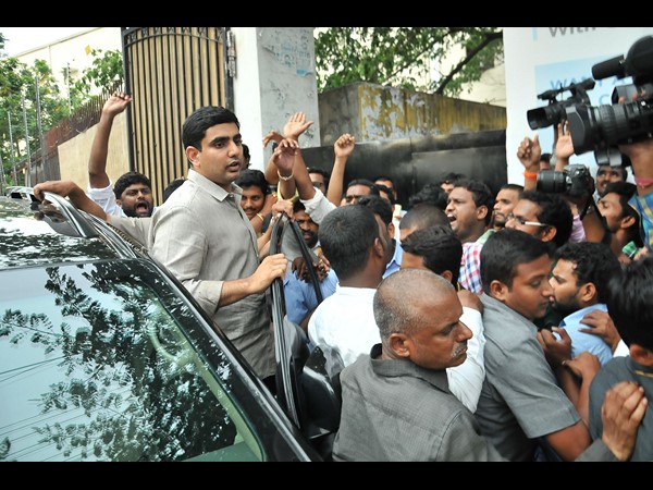 తెలుగు రాష్ట్రాల్లో హైటెన్షన్ తెలుగు రాష్ట్రాల్లో హైటెన్షన్