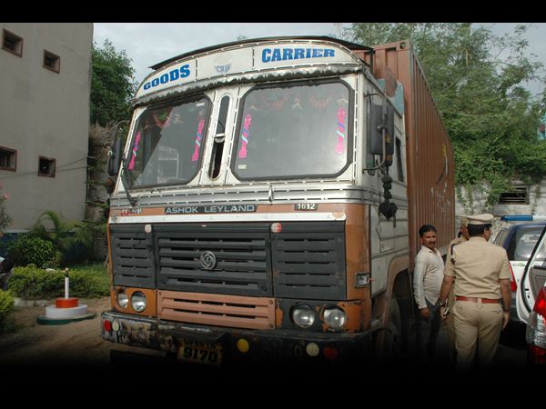 సిగరెట్ దొంగలు దొరికారు