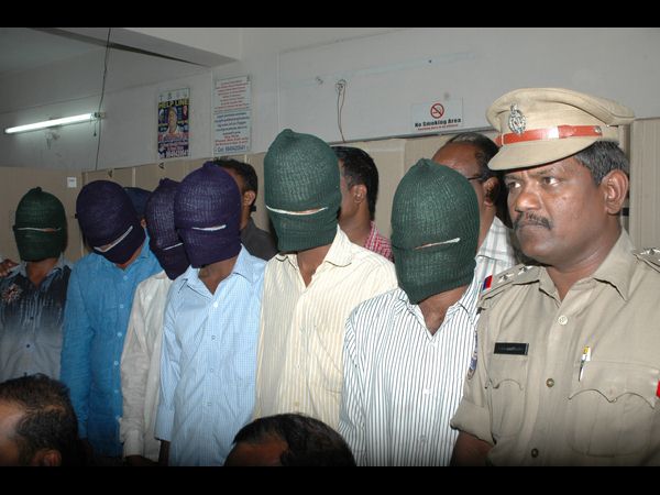 సిగరెట్ దొంగలు దొరికారు