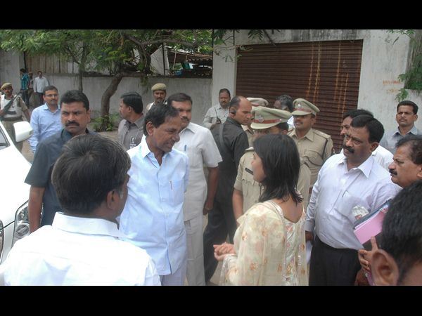  కేసీఆర్ ఆవేదన: బస్తీల బాగు కోసం ఏం చేయాలి