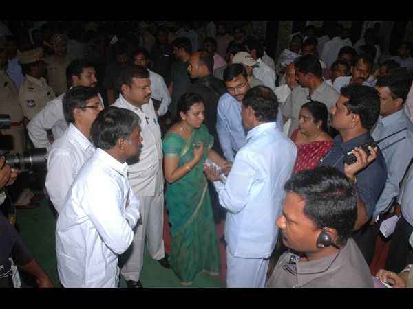 కేసీఆర్ ఆవేదన: బస్తీల బాగు కోసం ఏం చేయాలి