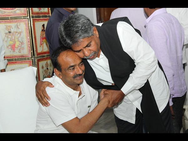 మంత్రి ఈటెల రాజేందర్‌కు పరామర్శల వెల్లువ