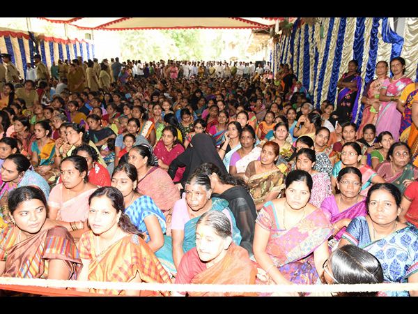  కేసీఆర్ ఆవేదన: బస్తీల బాగు కోసం ఏం చేయాలి