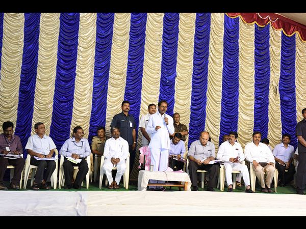 కేసీఆర్ ఆవేదన: బస్తీల బాగు కోసం ఏం చేయాలి