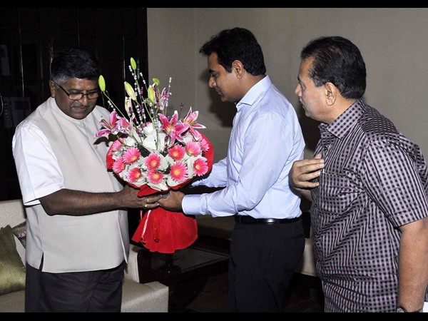 రవిశంకర్ ప్రసాద్‌తో..